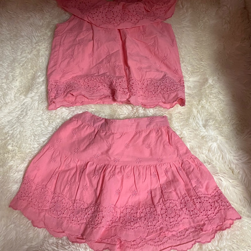 Baby gap gently used dress . Toddler girl size 4. Smoked free home . No pets .